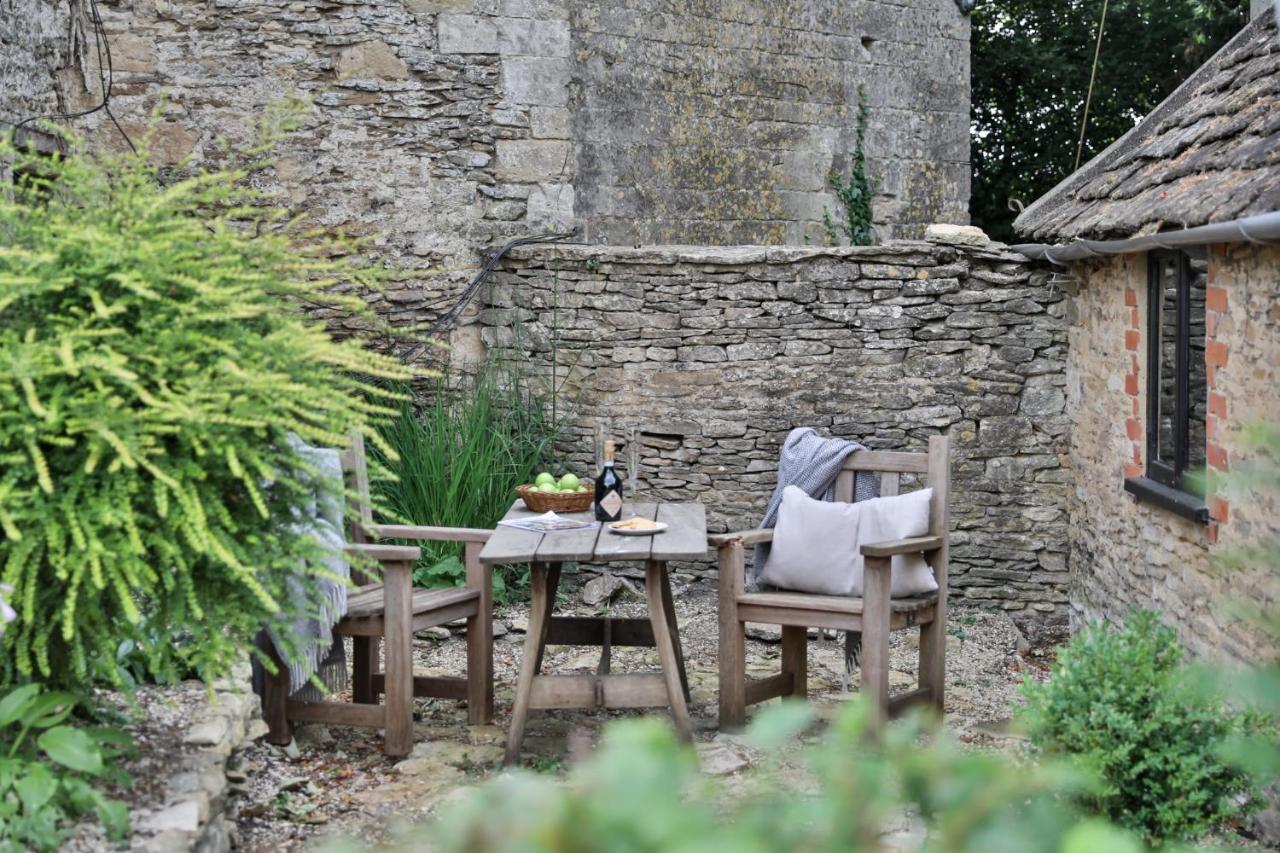 The Bothy Beverston Castle Tetbury Exterior photo